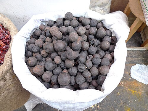 Omani Limes in the Kitchen: Deep Citrus for Stews, Rice, and Spice Blends